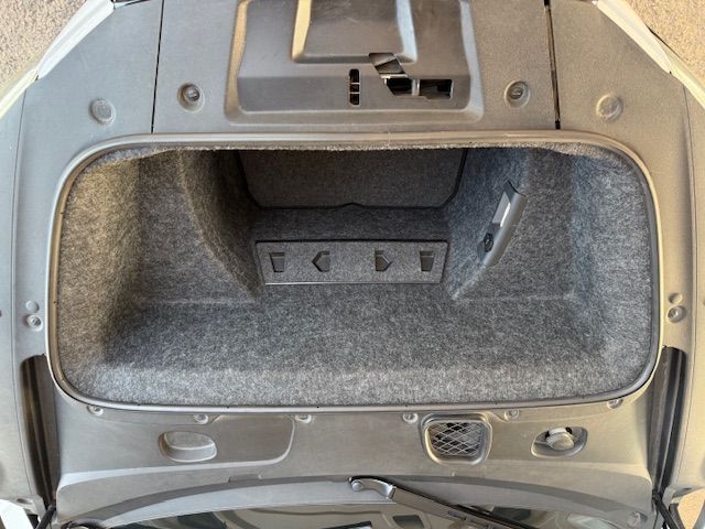 Imagen del maletero delantero del Audi R8 V10 con espacio optimizado
