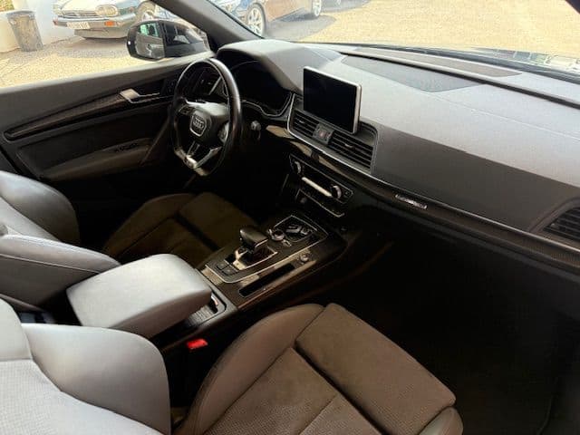 Vista del interior del Audi SQ5 desde el asiento del copiloto