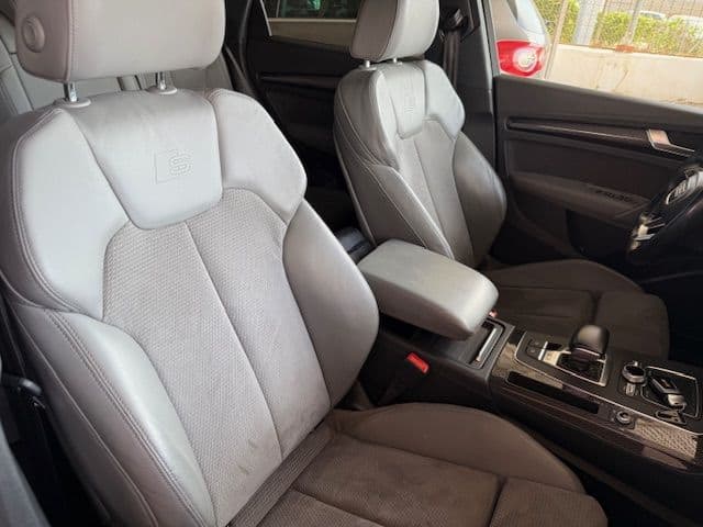Vista de los asientos delanteros del Audi SQ5
