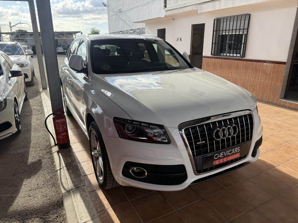 Audi Q5 2.0 TDI 2011 lateral izquierdo en concesionario Chevicars