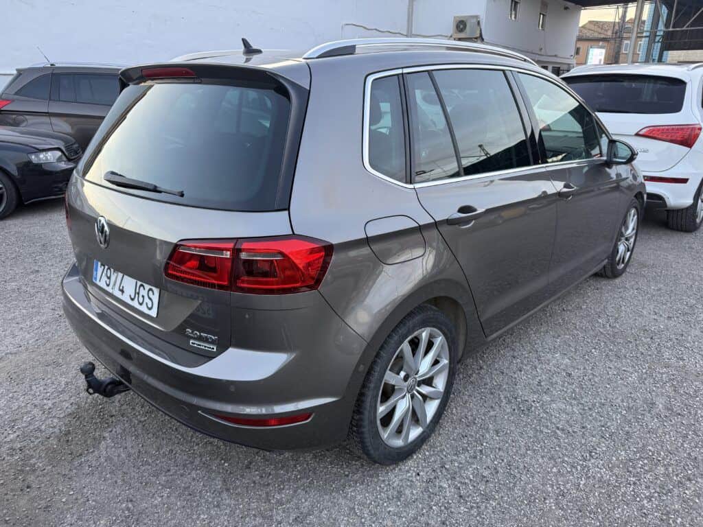 Interior Volkswagen Golf Sportsvan 2017 con pantalla multifunción y acabados premium
