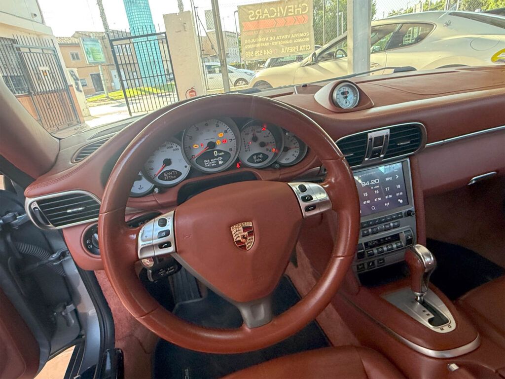 interior porsche 911 carrera s coches deportivos segunda mano Chevicars volante y salpicadero