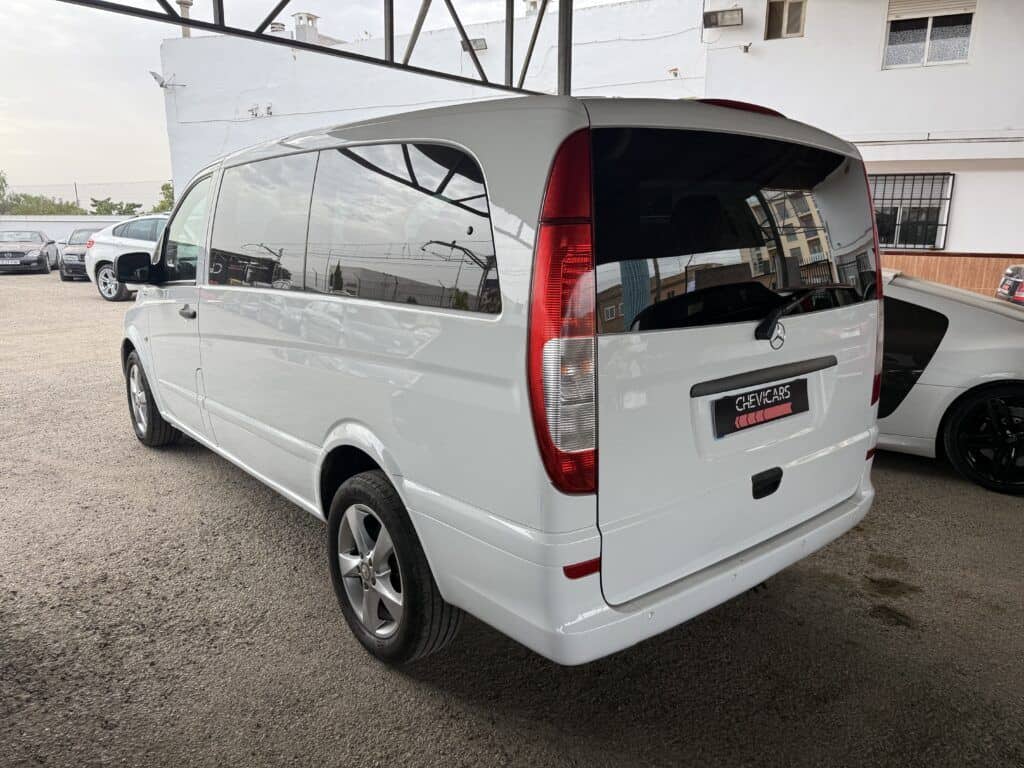 Mercedes Vito segunda mano vista lateral completa en color blanco