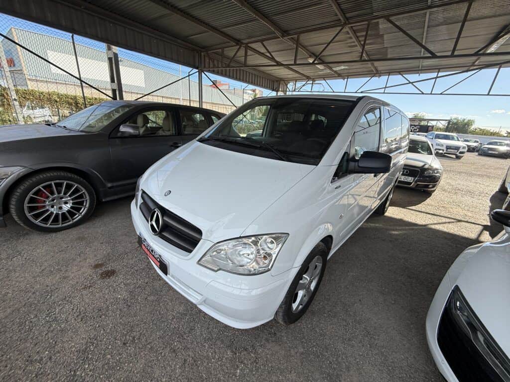 Mercedes Vito segunda mano vista frontal blanca en Chevicars