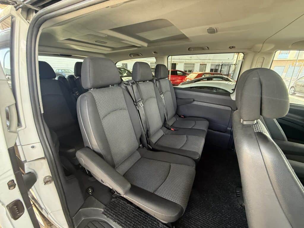 Interior trasero Mercedes Vito segunda mano con asientos traseros