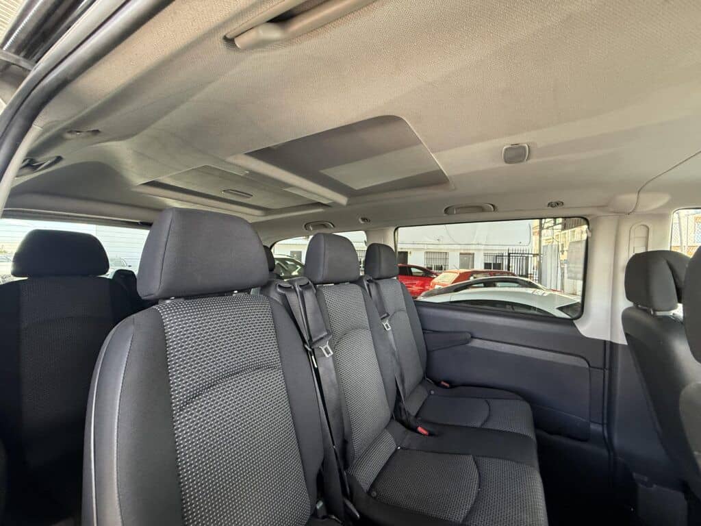 Interior Mercedes Vito segunda mano con techo y asientos traseros