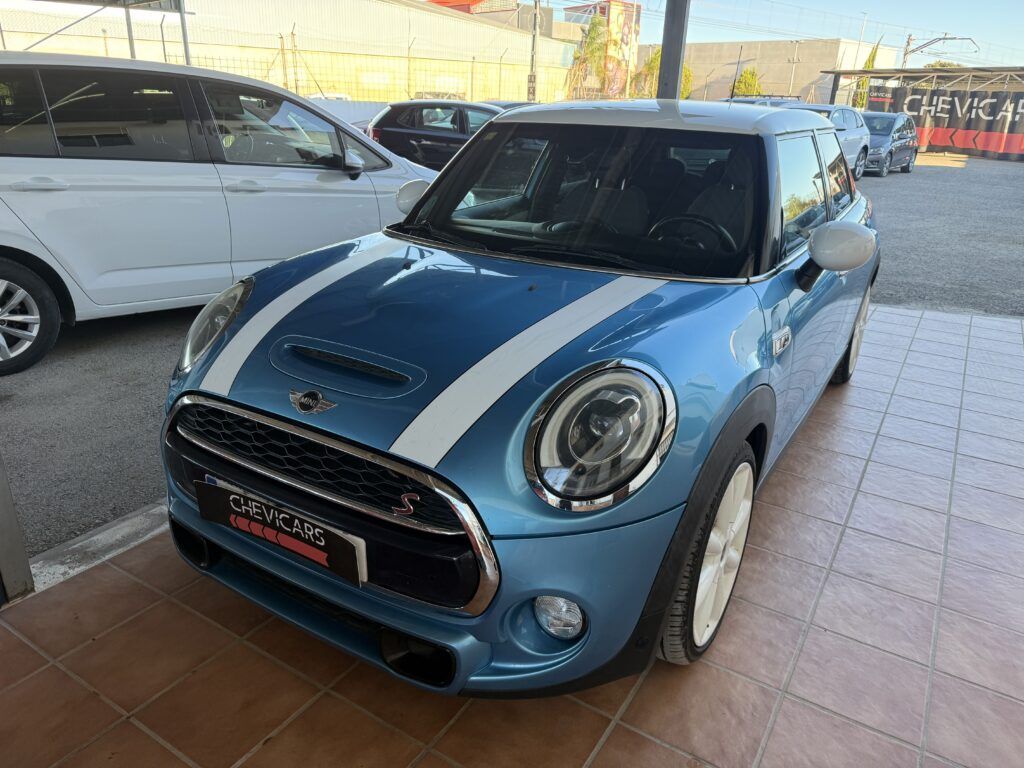 Mini Cooper S azul vista frontal en Chevicars