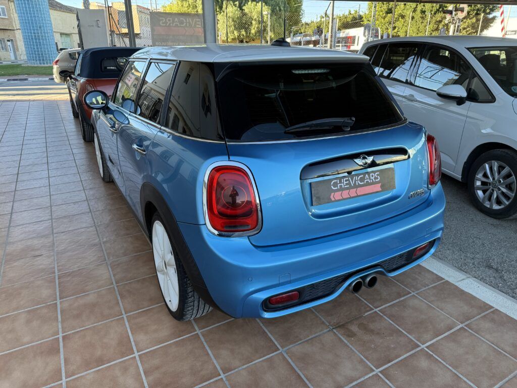 Mini Cooper S azul vista trasera izquierda