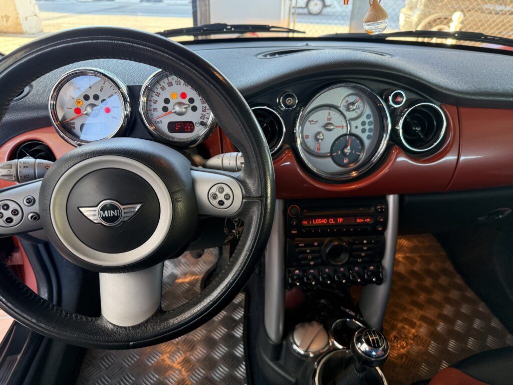 Salpicadero y volante del Mini Cooper Cabrio segunda mano