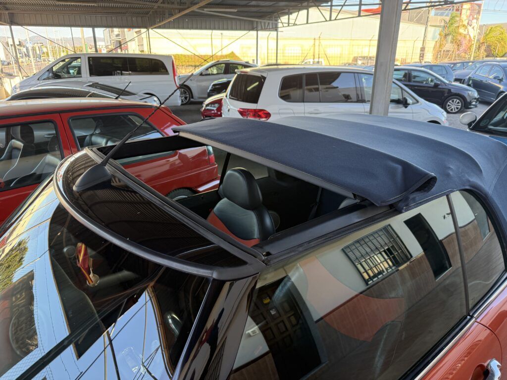 Vista trasera interior del Mini Cooper Cabrio segunda mano
