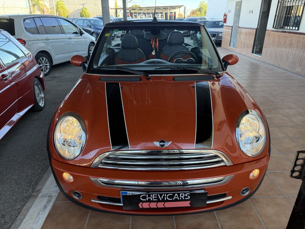 Vista general del Mini Cooper Cabrio segunda mano en Chevicars