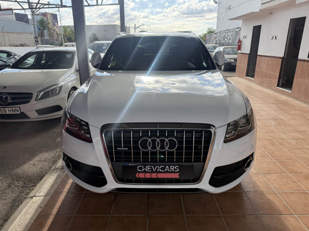 Audi SUV blanco de segunda mano en Chevicars vista frontal