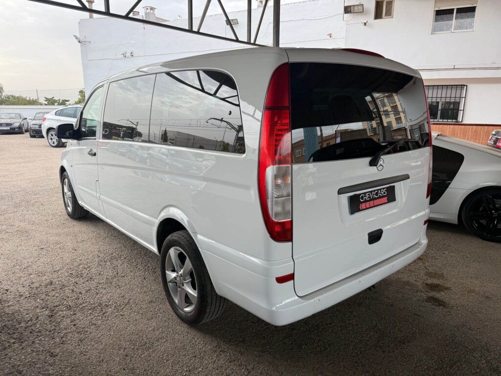 Mercedes Vito segunda mano vista lateral completa en color blanco