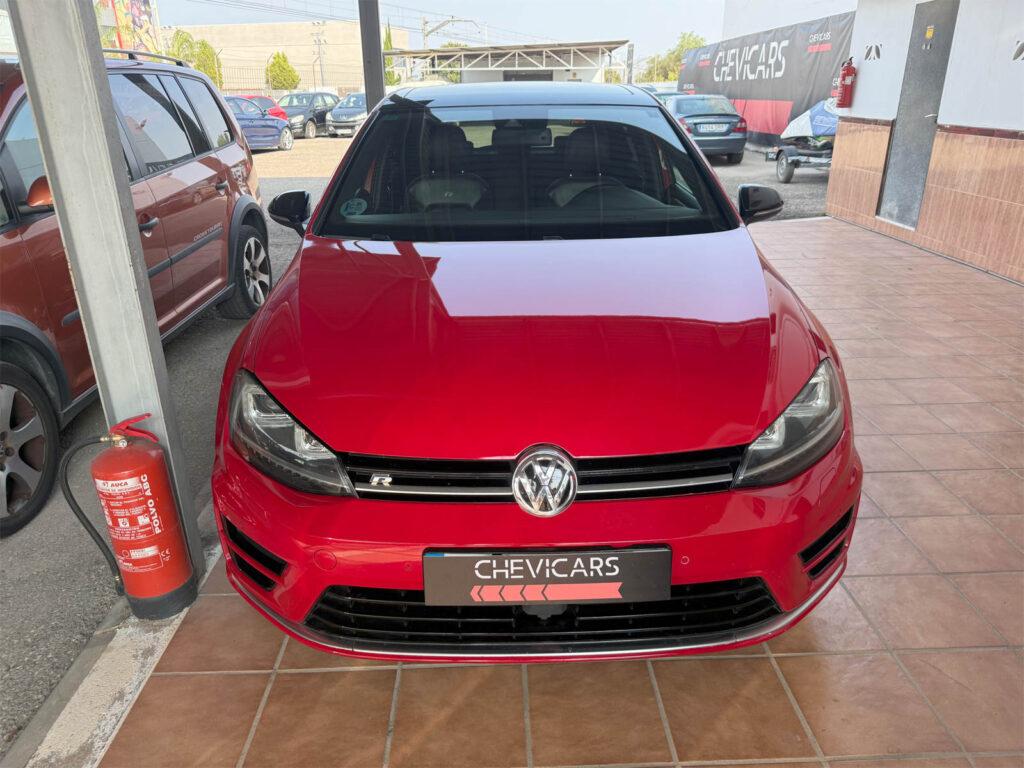 Volkswagen Golf R de segunda mano vista frontal en Chevicars