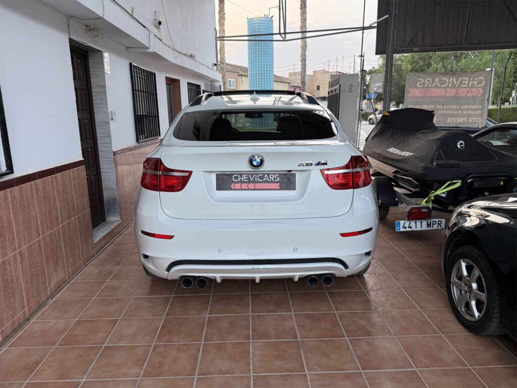 BMW X6 M segunda mano parte trasera en venta en Chevicars
